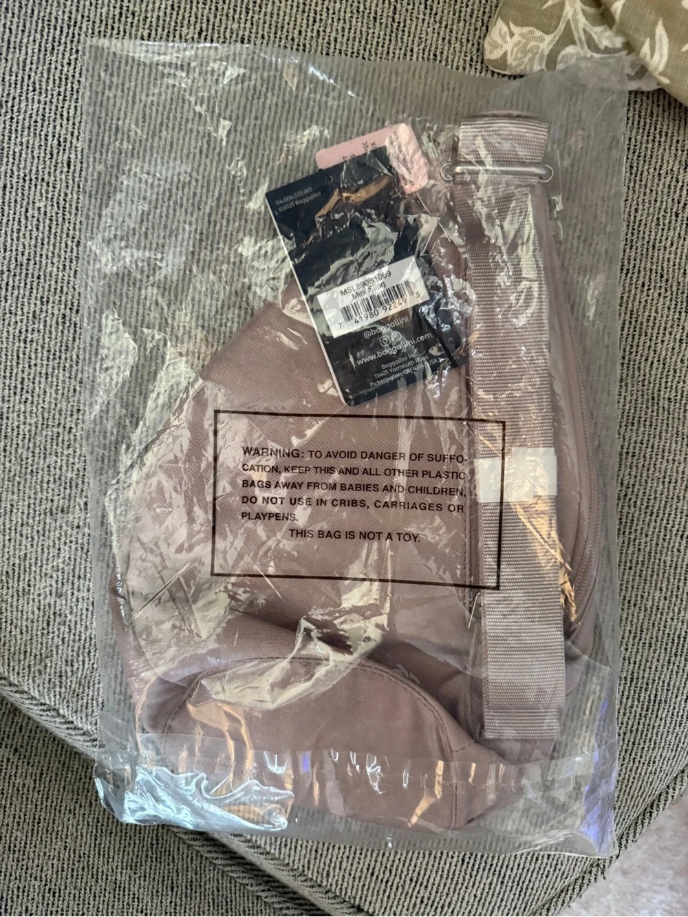 NWT Baggallini Dusty Pink Crossbody Sling Bag - Picture 2 of 3